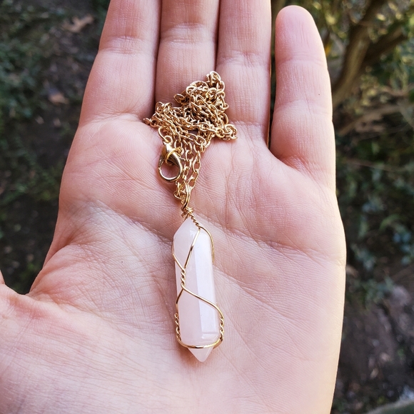 NWOT Pink Quartz Crystal Necklace - Picture 4 of 12